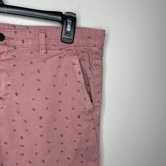 MAST & HARBOUR Mens Red Twill Chino Shorts 9" Inseam Cuffed Vacation Print Sz 32 - Picture 2 of 4